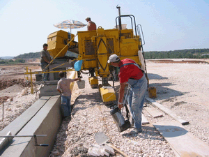 Picture of Gomaco Slipform Paver3